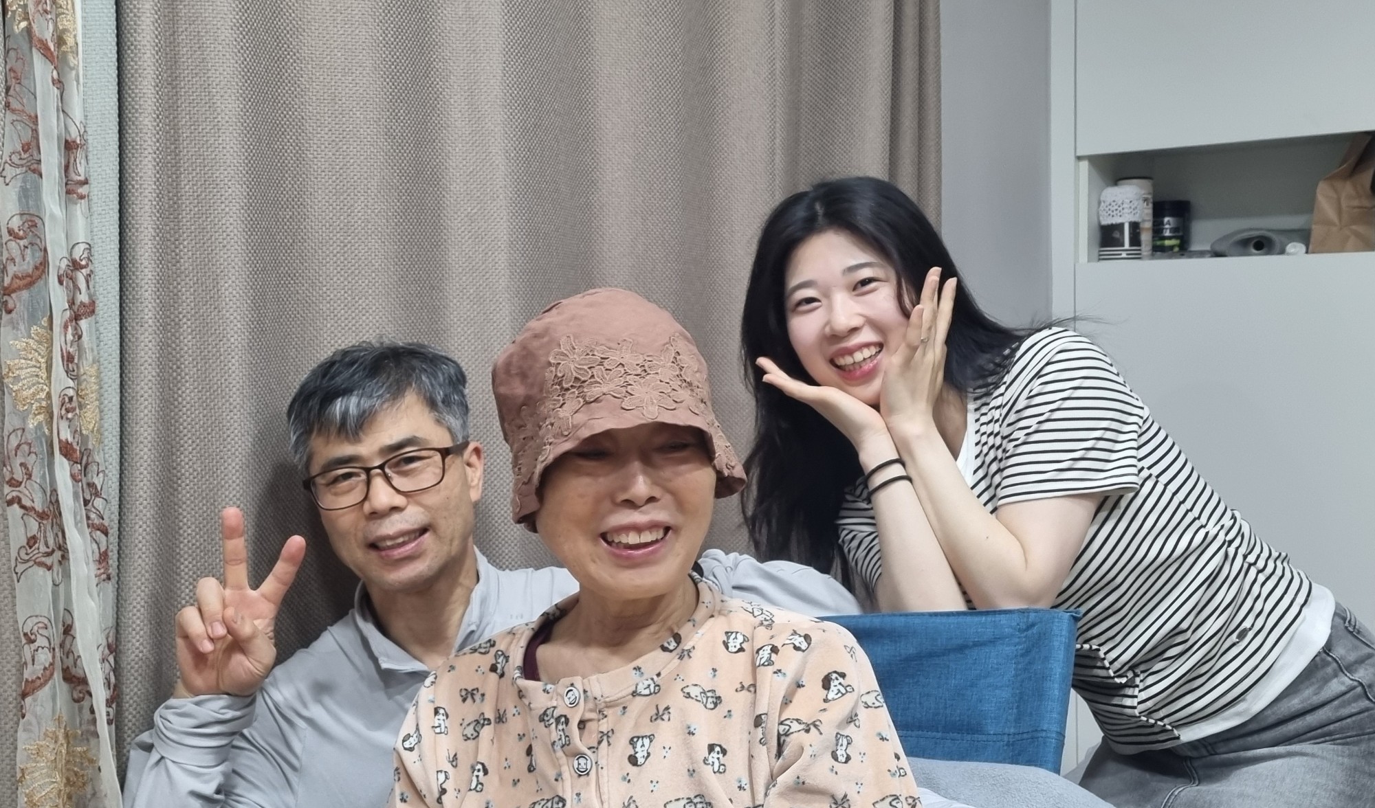 찬주가 선물로 사온 모자쓰고..