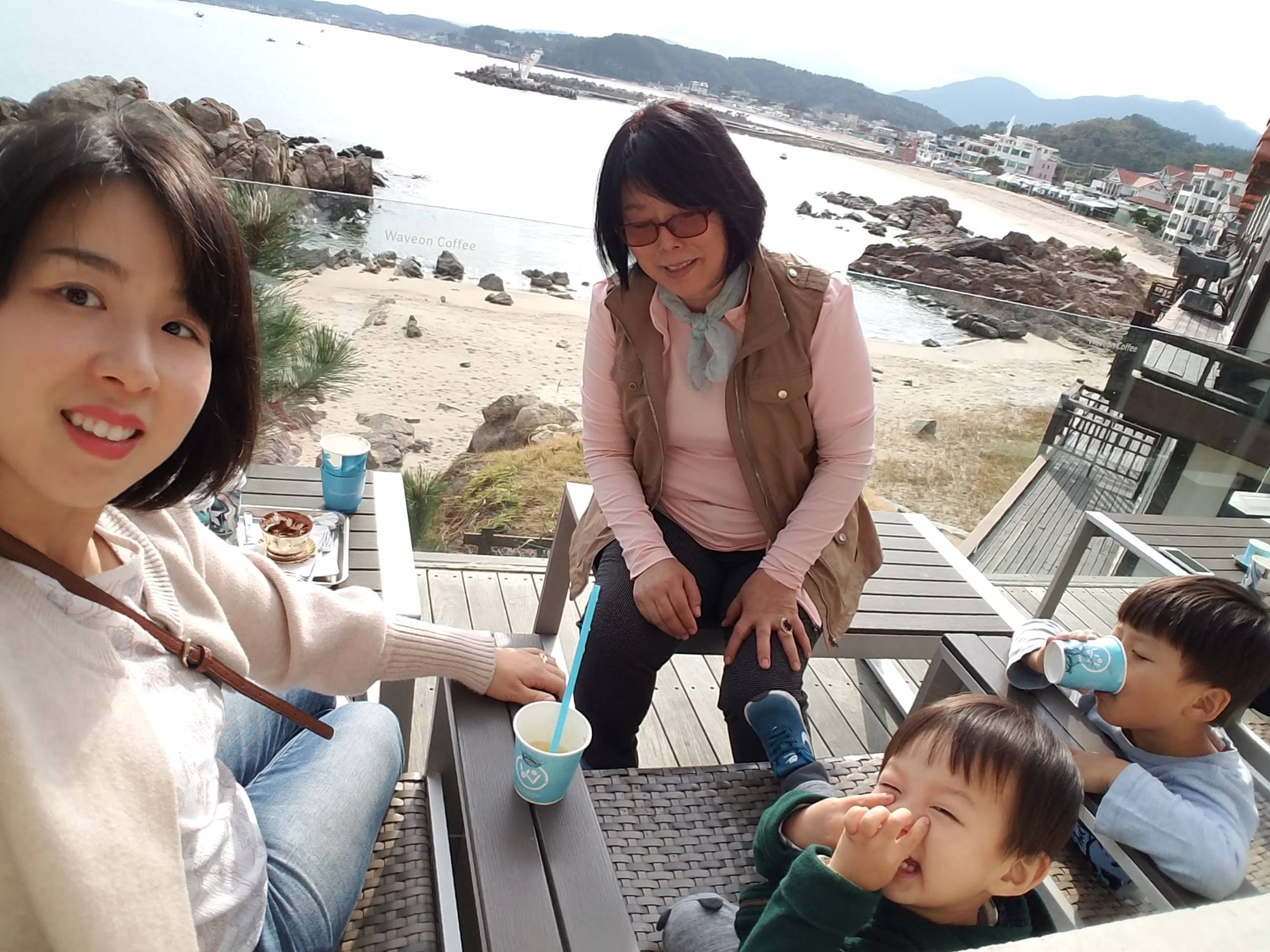 시우 시진 바닷가 나들이